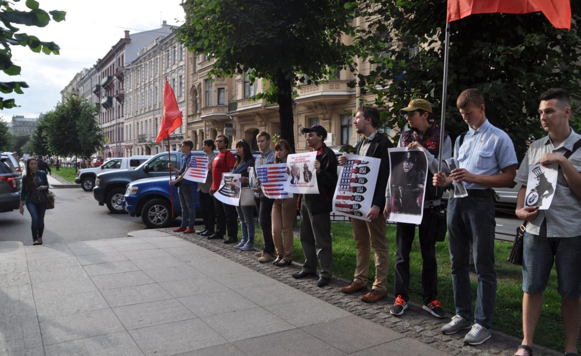 Коммунисты Адмиралтейского районного отделения КПРФ приняли участие в акции протеста против агрессивной внешней политики США